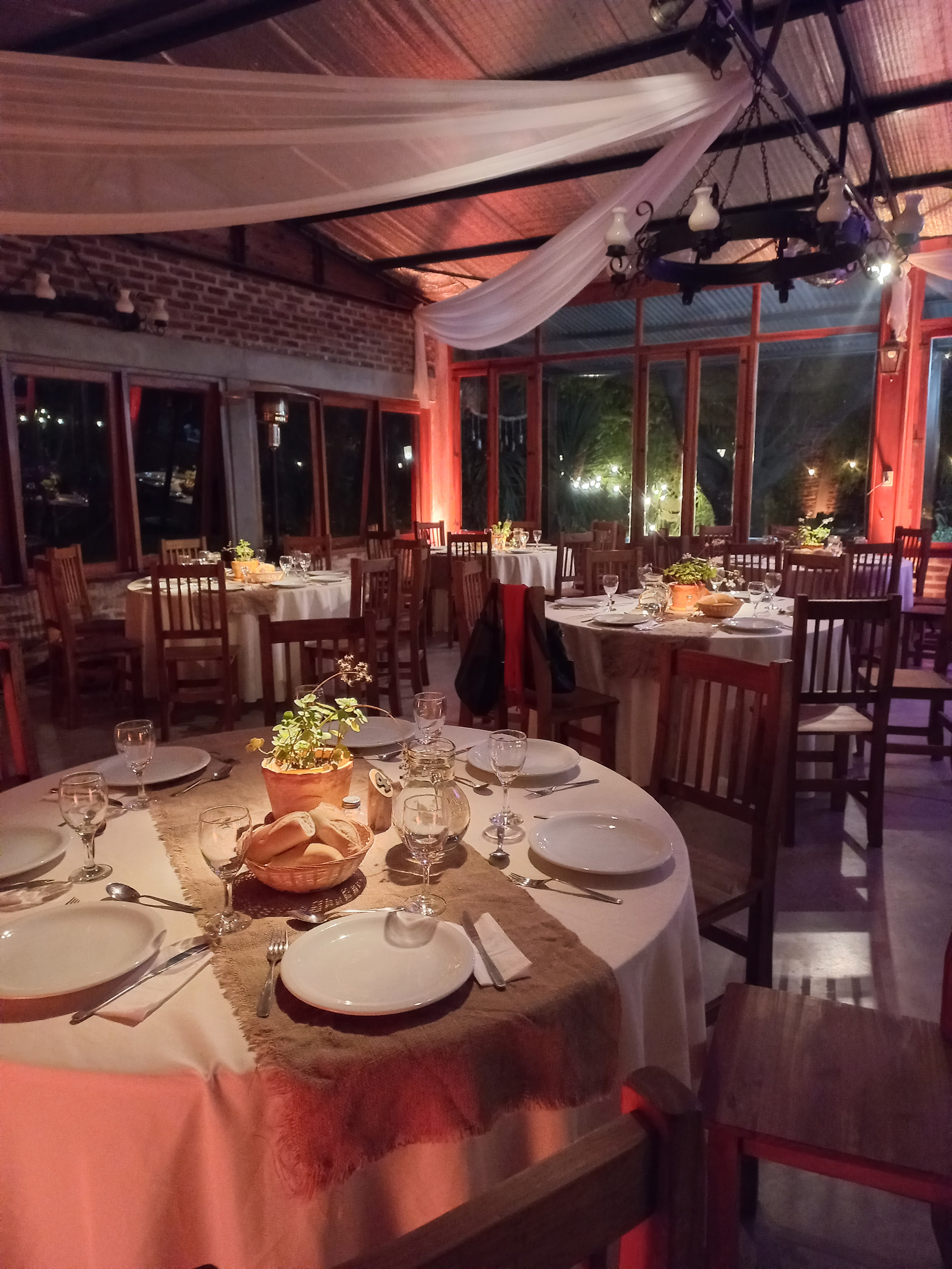 Salón principal de La Honoria preparado para un evento